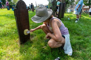 GravestonePres_068