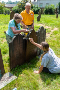 GravestonePres_084